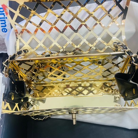 🖤💛 Chanel Black and Gold metal cage Crossbody Bag - Picture 8 of 16